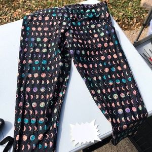 Onzie crop moon leggings